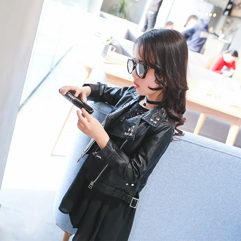 Cena Dziewczyny kurtka jesienno jesienna 2 7 lat staromodny kurtka pu płaszcz z klapami nity metalowe skóra motocyklowa pas dla dzieci kurtki dla dzieci