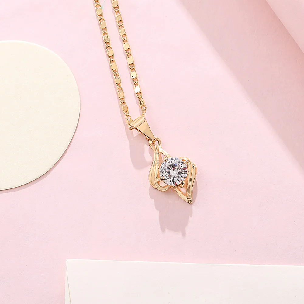 

QGGLE Fashion Gold Color Chain Rhinestone Sweet pendant Necklace For Women Jewelry