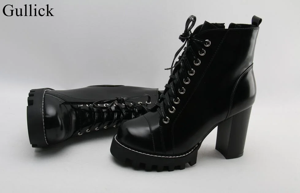 Пикантные зимние черные ботильоны на высоком каблуке; дизайнерские женские ботинки в байкерском стиле с круглым носком на платформе со шнуровкой; ботинки для верховой езды из лакированной кожи
