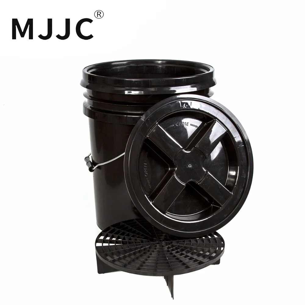 

Detailing Kit of 5 gallon bucket, Grit Guard and Gamma seal lid