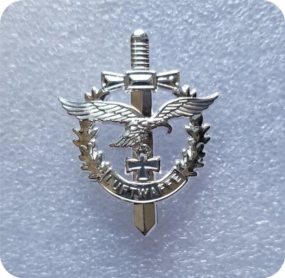 

UNC ww2 german air force luftwaffe pin badge UNC