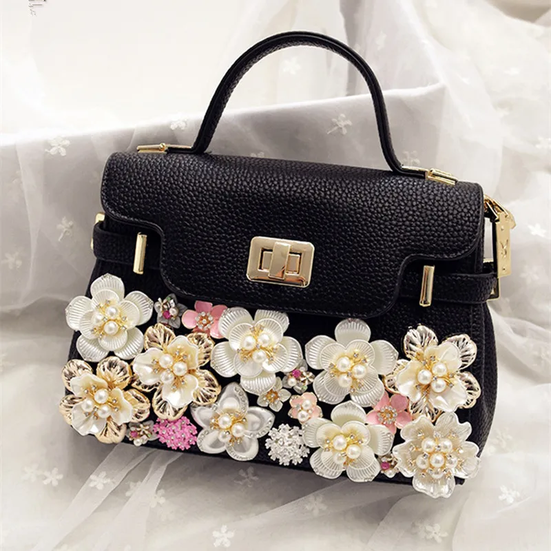 

Fashion Hot Women handbags 2018 Spring New Handmade Flowers Pearl Rhinestone Women's Billboard Shoulder Messenger Bag Mobile Wal