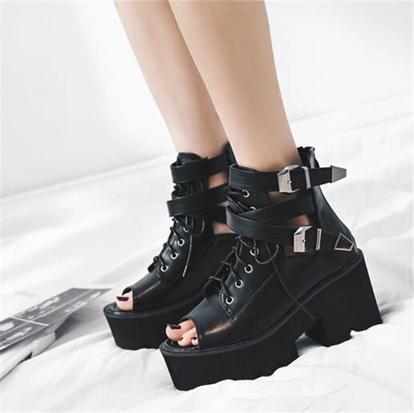 buckle chunky sandals