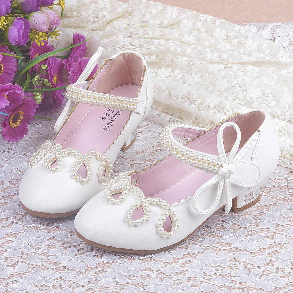 Розовые туфли на высоком каблуке; Летние босоножки для девочек; коллекция года; модные детские кожаные туфли с бусинами; вечерние туфли для девочек; туфли принцессы для танцев на свадьбу