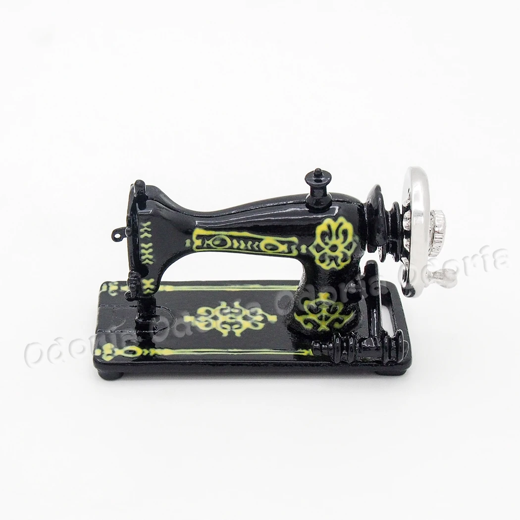 

Odoria 1:12 Miniature Vintage Black Sewing Machine Dollhouse Decoration Accessories