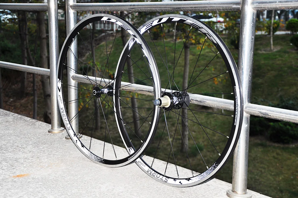 High quality 700c road bike wheelset light weight bearing 20 hole 120 click road bike wheels