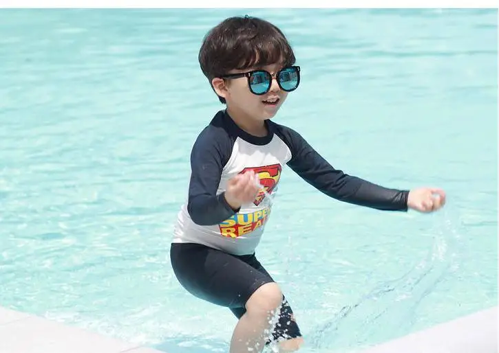 Детский купальник детская одежда для плавания пляжная одежда с суперменом детский купальный костюм для маленьких мальчиков пляжная одежда 2 шт. защита от ультрафиолета - Цвет: 2pcs top and shorts