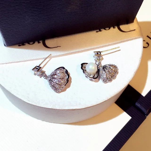 Женские серьги гвоздики серебряного цвета с жемчугом и ракушками