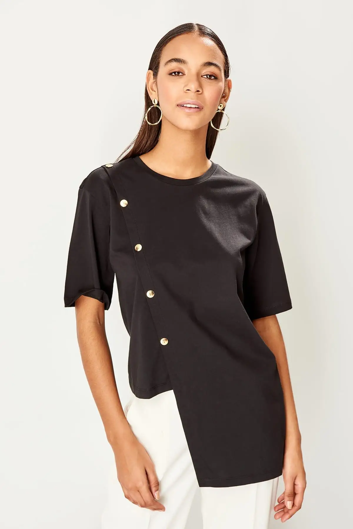 

Trendyol Black Button Detail Knitted Blouse TWOSS19GS0072