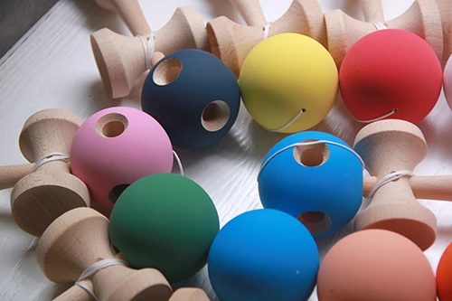 Fedex IP 100 шт kendama матовый бук меч мастерство мяч эластичный шар навыки нефритовый меч резиновая краска высокого трения