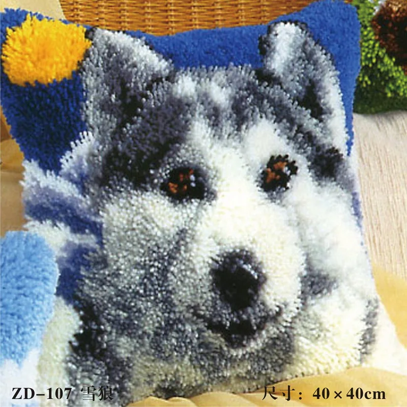 

cross stitch pillow / Placemats "do it yourself" method of needlework kit latch hook rug kit / embroidered pillow--wolf