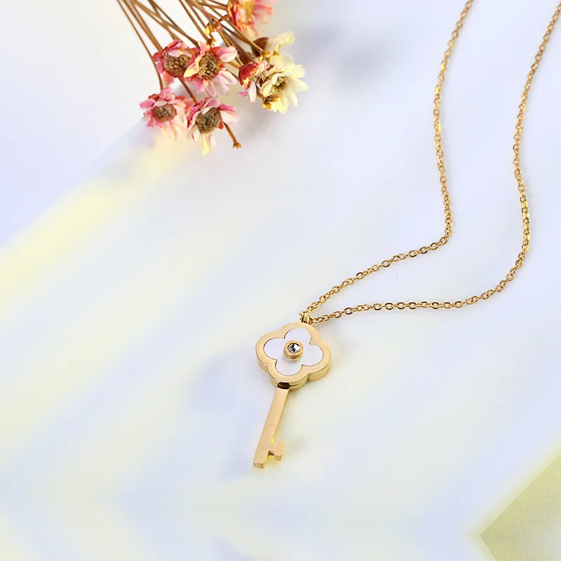 Titanium Stainless Shell Clover Key Pendant Necklace Gold Dipped Charm Durable Color Women Jewelry RX058 | Украшения и аксессуары