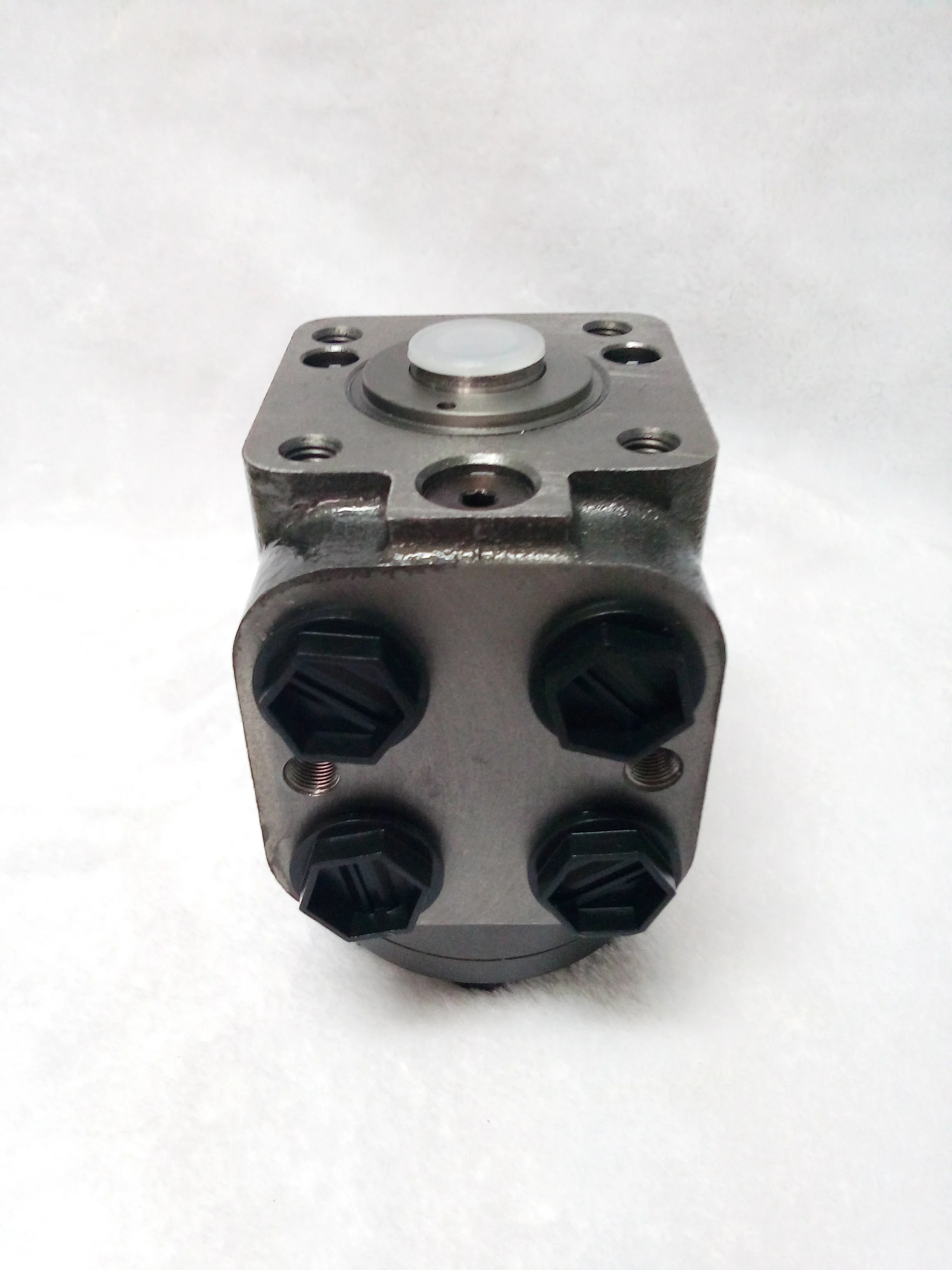 

060 hydraulic track steering valve