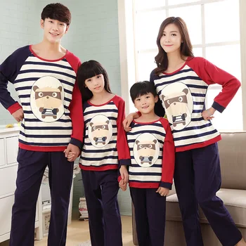 

Family Striped Christmas Pajamas girls boys pajamas long sleeve mother father and daughter son clothes Kids Pyjamas