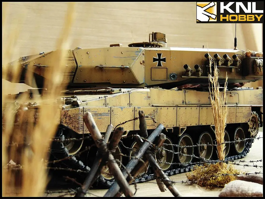 

KNL HOBBY Sand Coating Leopard 2A6 Tank Remote control 1/16 scale tank hand painting tank
