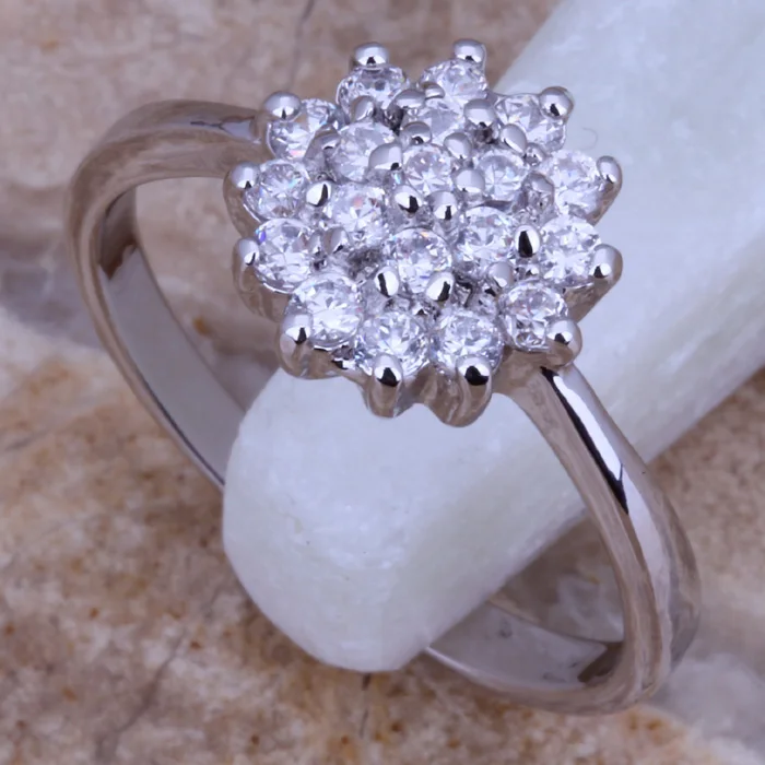 Meraviglioso Fiore Bianco Della Cz Placcati Argento Ring Size 6 / 7 / 8 D743