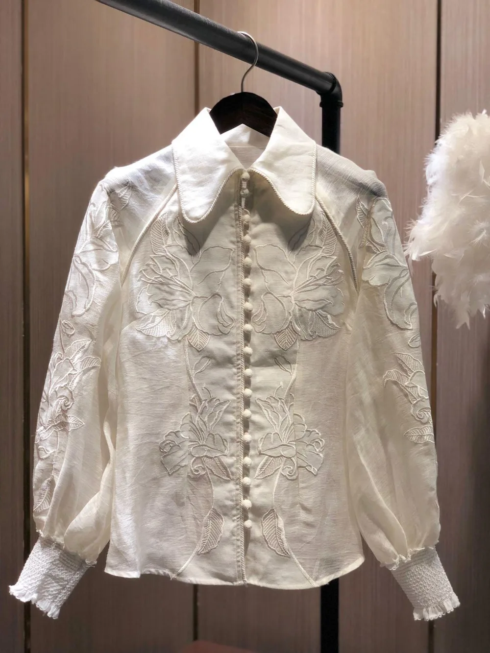 

TOP QUALITY WHITE LINEN SHIRT FLOWERS EMBROIDERED LONG SLEEVED TOP NEW 2019 CORSAGE APPLIQUE BLOUSE