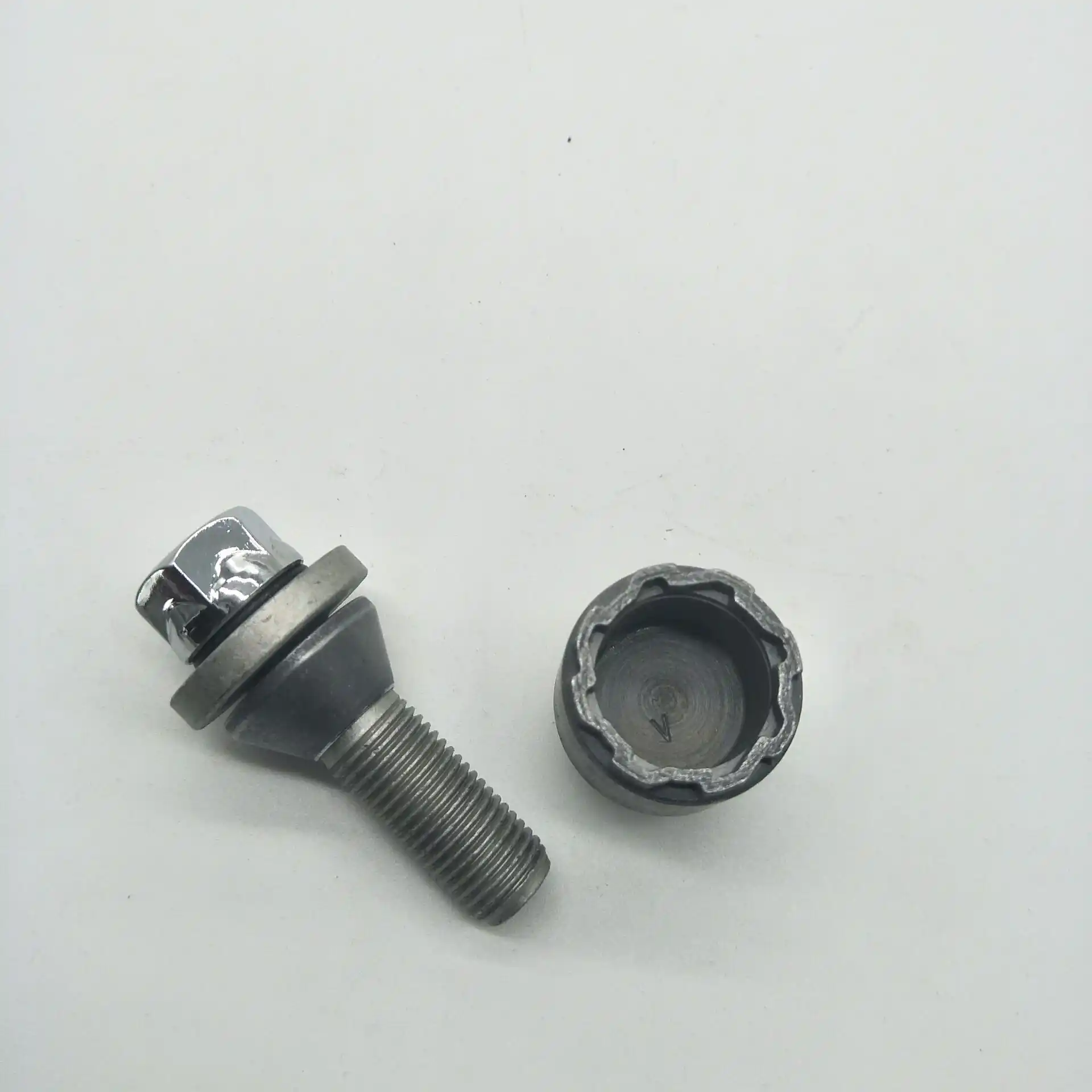 Pernos 14 X 1,50 mm Anti Robo De Bloqueo Rueda Tuercas tecla para adaptarse a Volvo S80 /& V80