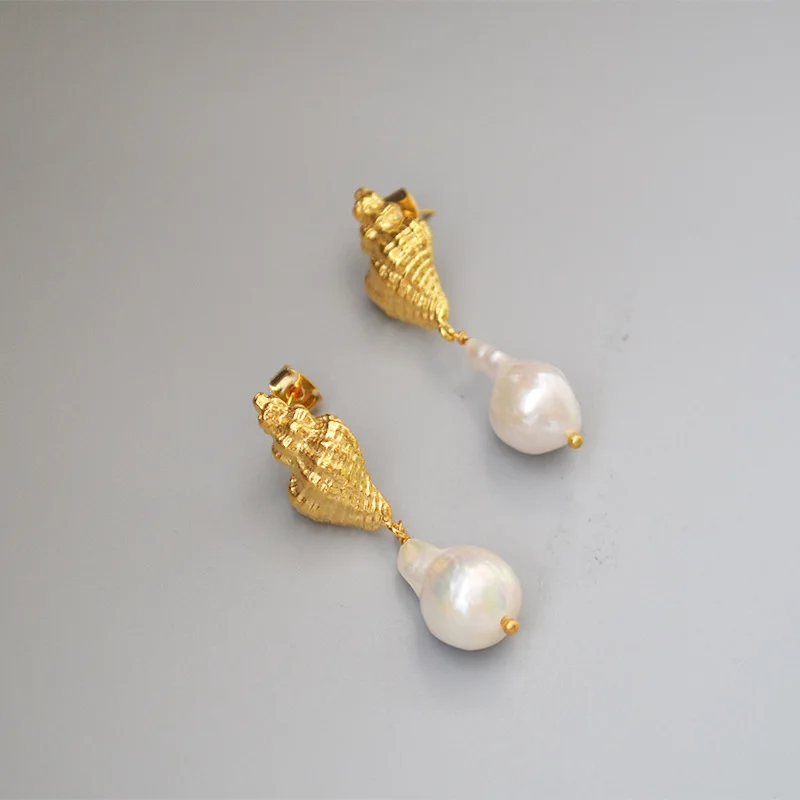 

European and American personality sea wind retro golden conch fresh water Baroque Pearl Joker temperament earrings