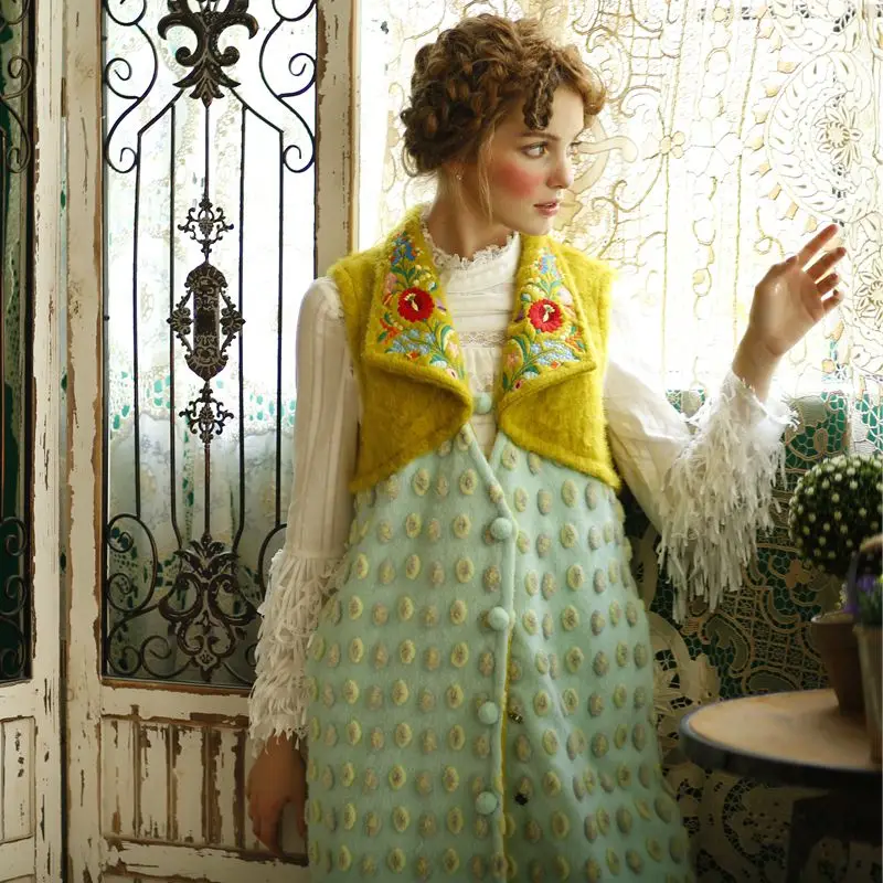 

LYNETTE'S CHINOISERIE Autumn Winter Original Women Rabbit Embroidery Three-dimensional Jacquard Woolen Patchwork Vest Outerwear