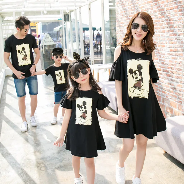 Одинаковые комплекты для семьи коллекция года, летняя модная футболка с Микки-Маусом, наряды платья для мамы и дочки одежда для папы и сына, одежда для маленьких мальчиков и девочек - Цвет: Черный