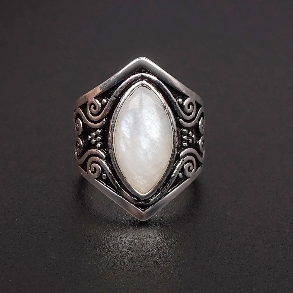 

Vintage Silver Genuine Moonstone Big Stone Ring for Women Fashion Bohemian Boho Jewelry 2018 New Hot Christmas Gift