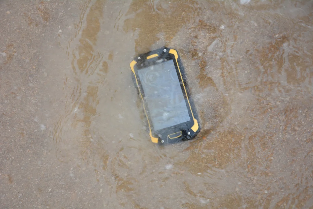 LEMHOOV V18 IP68 водонепроницаемый телефон прочный Android смартфон противоударный MTK6753 Восьмиядерный 3 ГБ ОЗУ 2 Вт UHF радио 4G