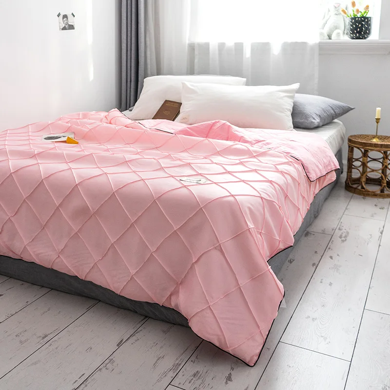 

Luxury Silky Comfortable Quilts Pink Bed Quilt Comforter Washable Quilted Adults Bedding Lattice Duvet Summer Quilts