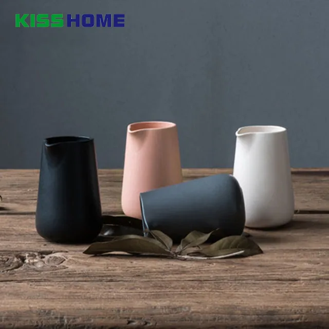 Best Price 450cc Nordic Minimalism Milk Jugs 8.8x8.5*13cm Porcelain Matte Glazed Surface Sharp Eagle Mouth Frothing Pot Coffee Container