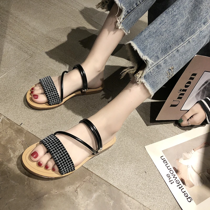 

Fashion Women Slippers Light Shiny PU Leather Flip Flop Women Sandals Casual Summer Outdoor Flat Sandals Ladies Shoes For Girls