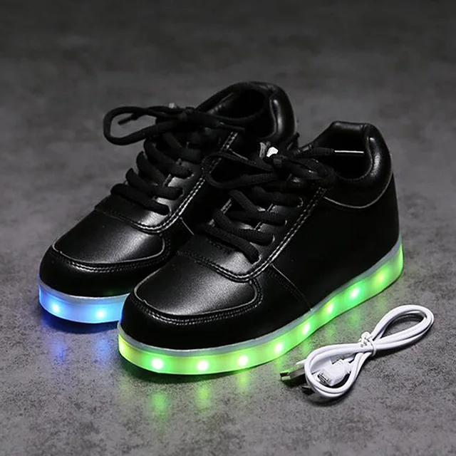 светящиеся кеды. кроссовки адидас мужские светящиеся. Nike со светящейся подошвой. кроссовки со светящейся подошвой для мальчиков. светящиеся кроссовки для девочек.