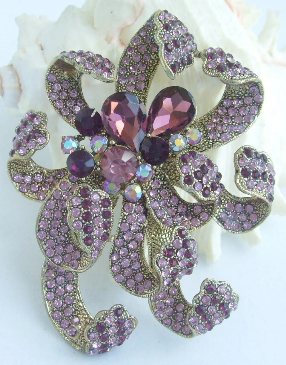 Flower Brooch Pin w Purple Rhinestone Crystal EE06174C3in Brooches