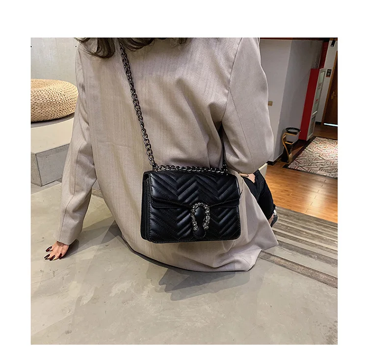 Luxury Brand Women's Bag New Fashion Diamond Chain Single Shoulder Bag Skew Bag Super Fire Black and White Mail Bag