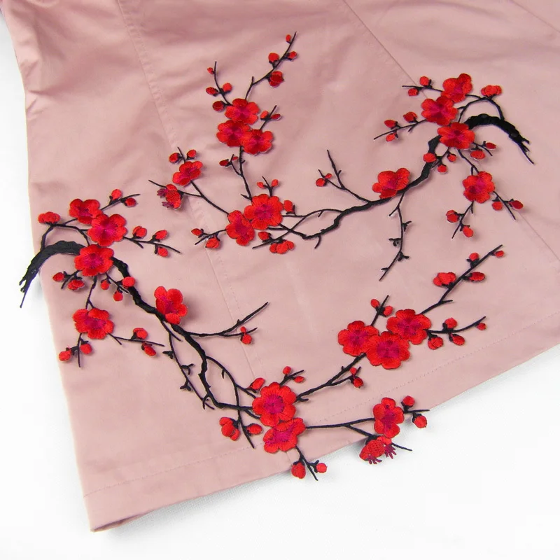 

New Plum Blossom Flower Applique Clothing Embroidery Patch Fabric Sticker Iron On Sew On Patch Craft Sewing Repair Embroidered