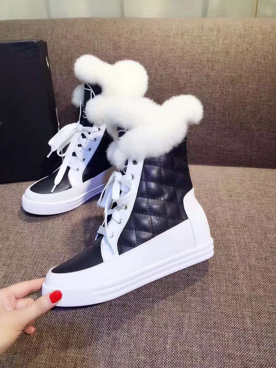 2017 Fashion Trend brand Warm Shoes Women Round Toe High Top Flat Botas Mujer Patchwork Lace Up Fur Embellished Ankle Boots