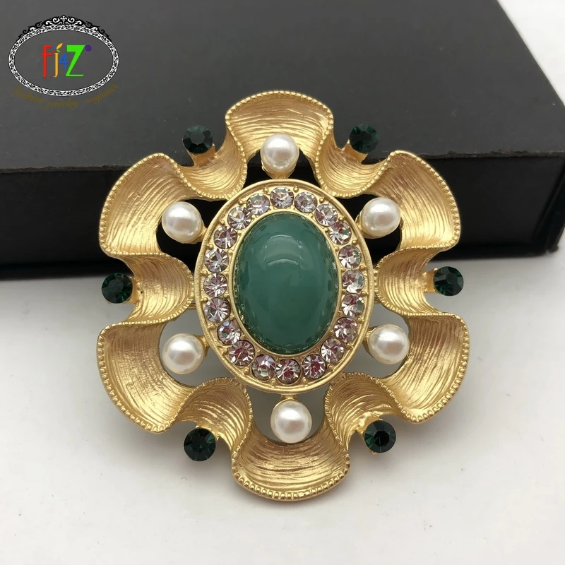 

F.J4Z Retro Women Brooches Trendy Luxury Green Resin Stone Pins Lady Rhinestone Simulate Pearl Pin Brooch broches Pins