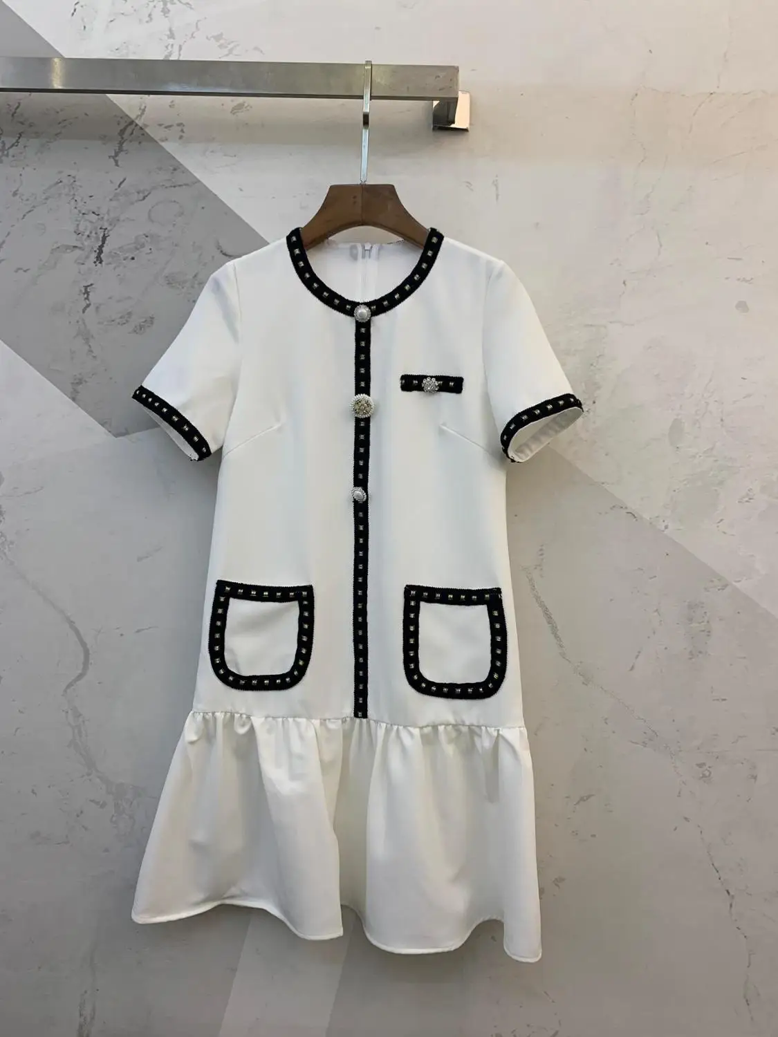

2019 new ladies fashion short-sleeved round neck diamond buckle stitching dress 0704