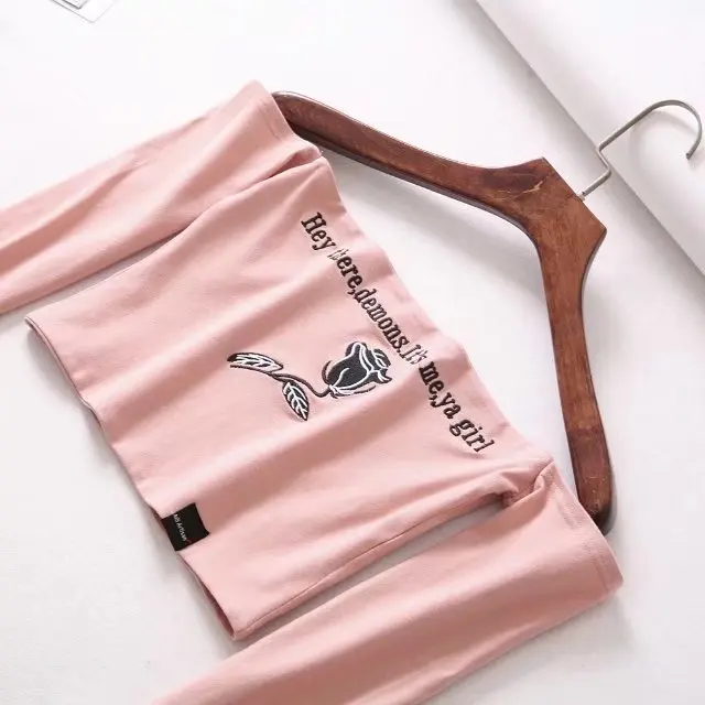 Женская укороченная футболка Bardot с вышитыми буквами