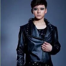 Черная косая молния заклепки панк Мотоциклы pu искусственная кожа куртка для мужчин певица 1 мужские кожаные куртки и пальто на заказ
