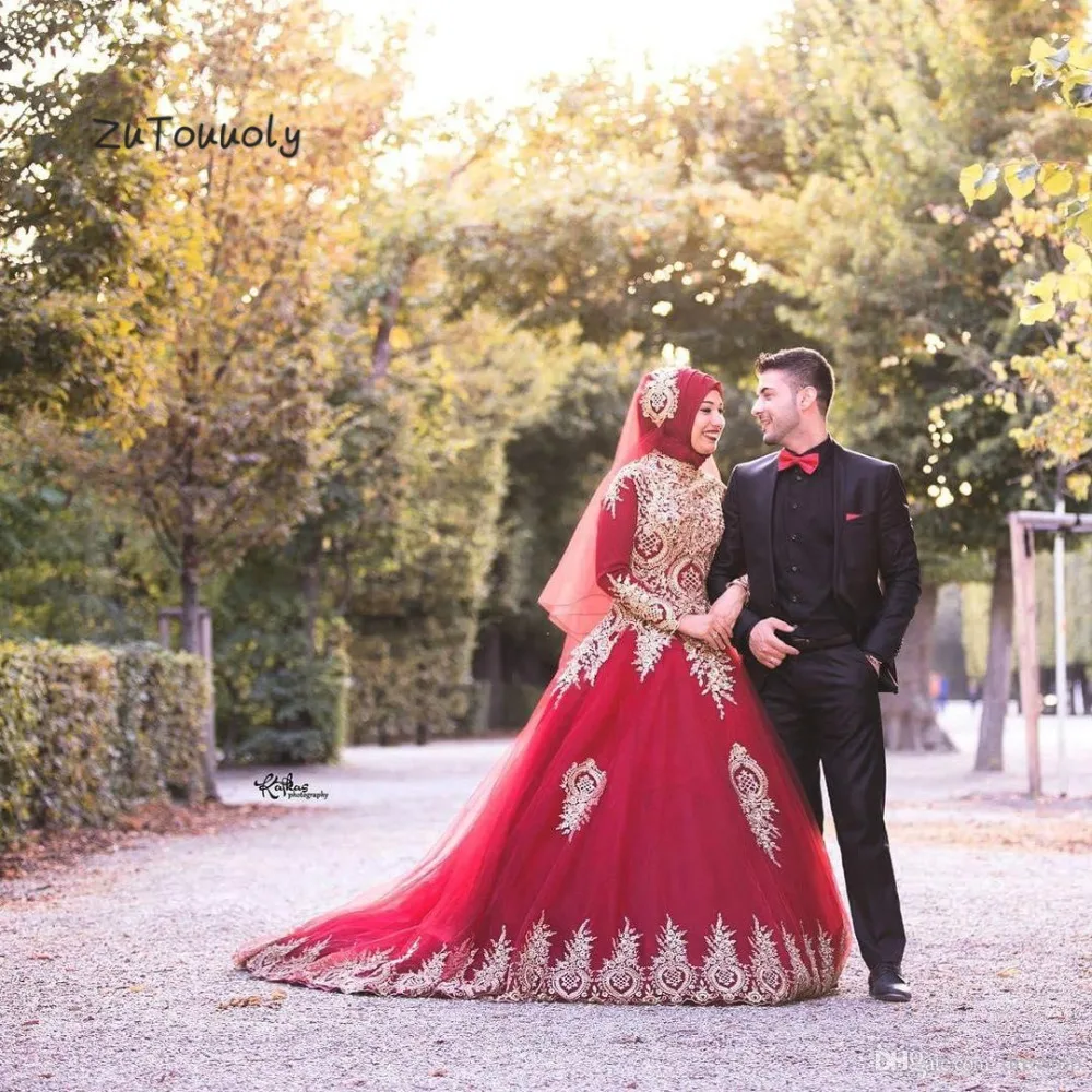 dark-red-lace-appliqued-muslim-wedding-dresses