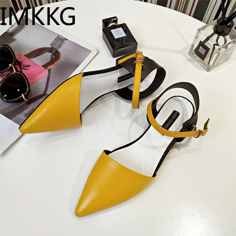 Женские туфли лодочки на низком каблуке с острым носком ремешке пряжкой из