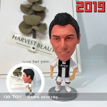

2019 Soccerwe dollsfootball stars 17 # Manozukic Movable joints resin model toy action figure dolls collectible gift