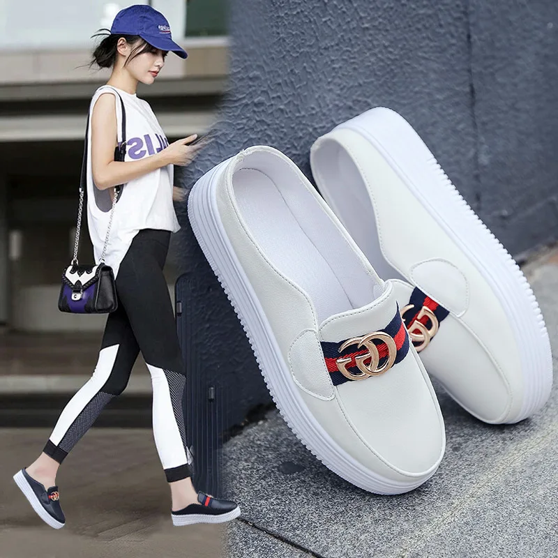

Women Wearing Half-slippers In Spring and Autumn Period
