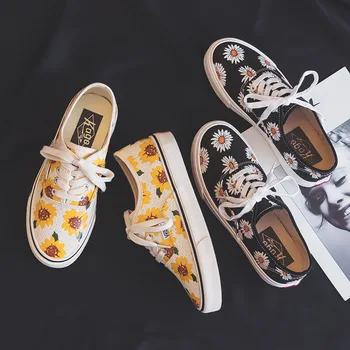 

Women Daisy Canvas Shoes Female Student Korean Edition Spring 2019 New Girls Flower Sneakers Beautiful Floral Flats Sweet Shoes