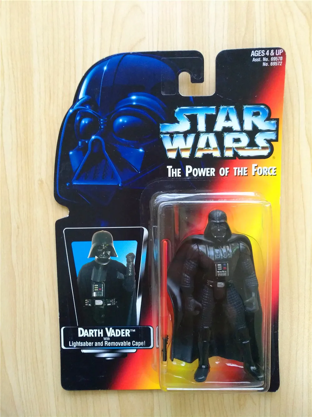 

The power of the force Star Wars Collection 3.75"Action Figure Darth Vader with Lightsaber and Removabel Cape S3A