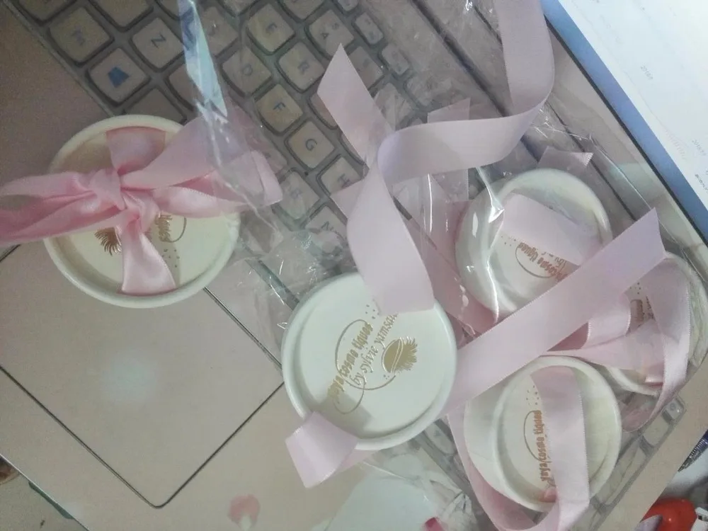 

100pcs customize boxes and mink lashes with logo