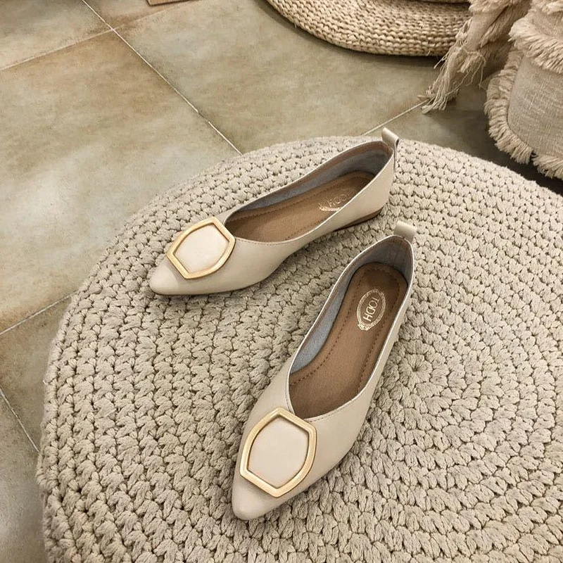

Casual women's flat shoes 2019 new metal buckle soft leather comfortable scoop shoes wild retro shallow mouth pointed shoes