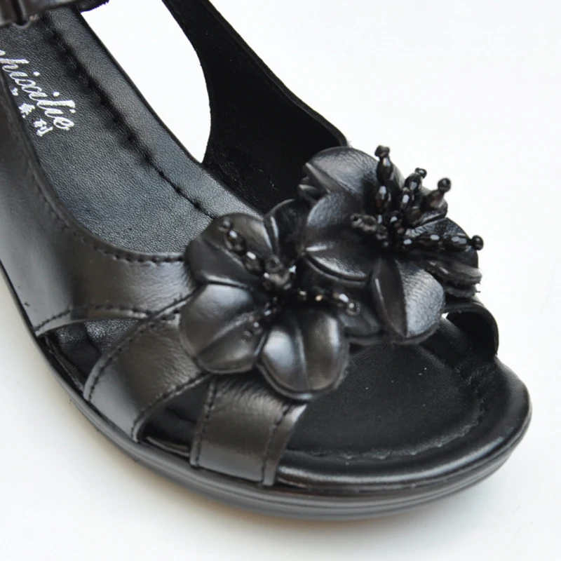 OUKAHUI/; женские сандалии-гладиаторы; элегантная женская обувь из натуральной коровьей кожи на танкетке и среднем каблуке 4 см, украшенная бусинами и цветами; босоножки