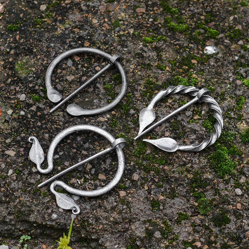 

Retro Viking geometry safety pins Brooch Collection Vintage Penannular Shawl Scarf Clasp Cloak Pin Medieval Jewelry Norse Badges