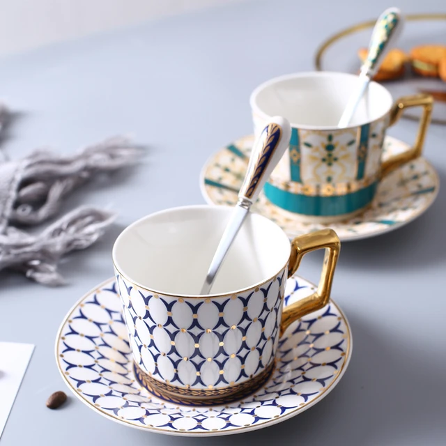 lot / Set de 4 tasses à thé en porcelaine avec citations